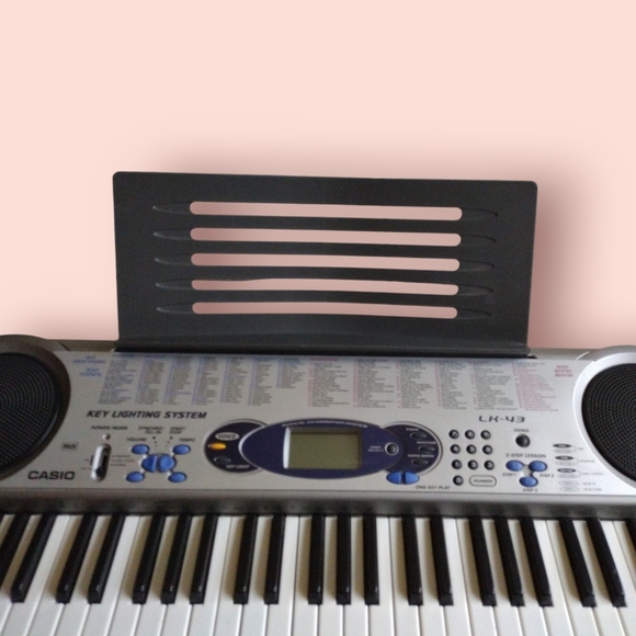 Casio Electronic Keyboard LK44 midi piano with stand - Picture 5 of 11